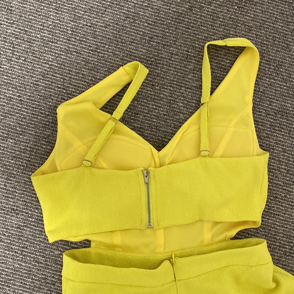 Canary yellow open back dress - Picture 4 of 5